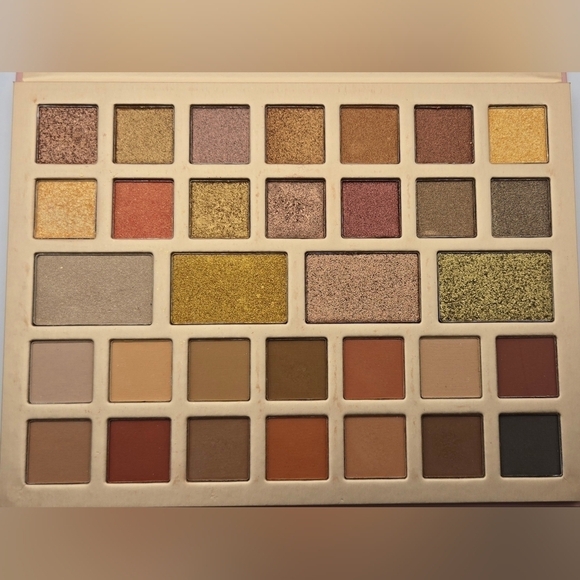 Revolution Pro- Influencer Overnight, Shadow Book 2 w/ 32 Shadows - Picture 9 of 12